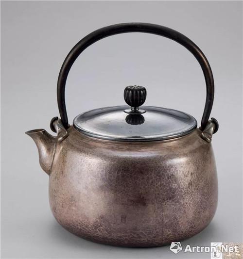 148 北村靜香 純銀口打出平阿彌陀堂壺(150-180萬JPY) H19cm 重504g 蓋款:金工北村靜香造